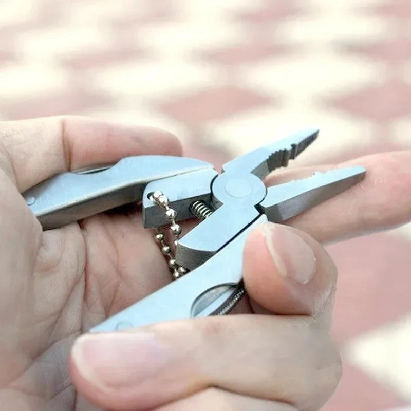 Stainless Steel Outdoor Portable Multitool Pliers Knife Keychain Screwdriver Tools Mini Pliers Herramientas Multi Tool-New